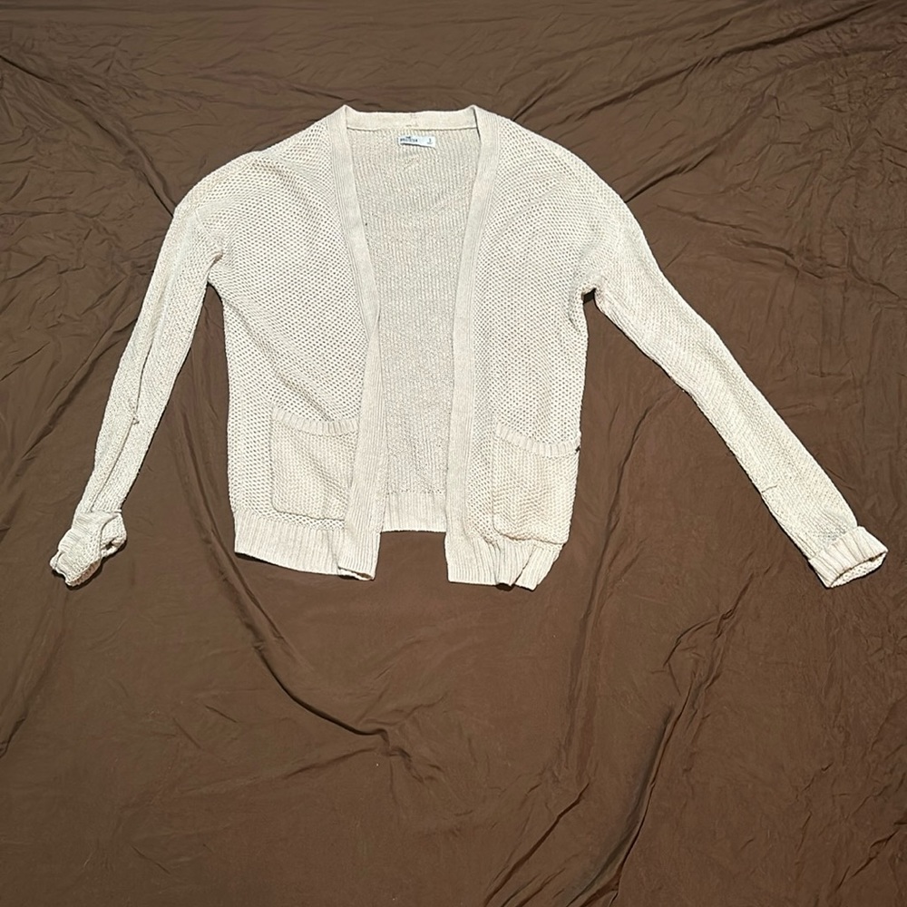Beige long cardigan. Long sleeve knitted